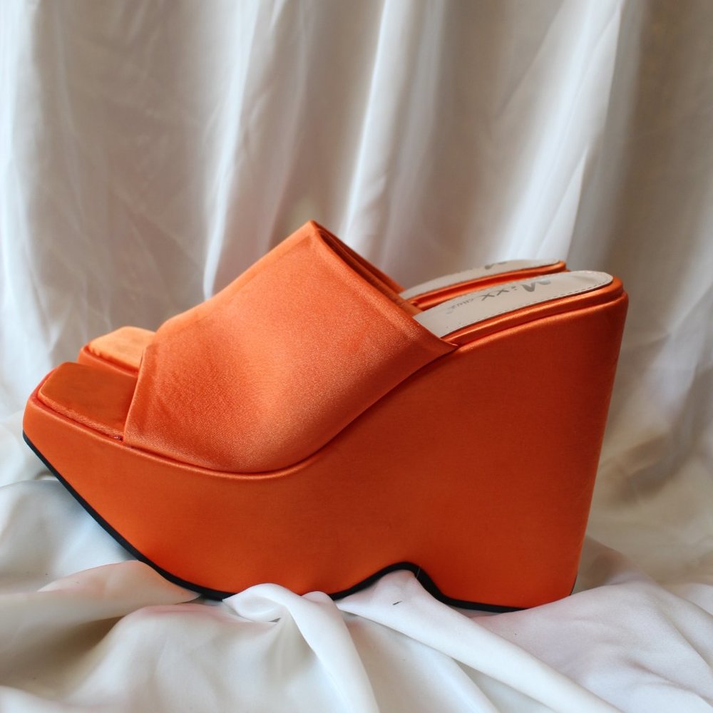 🆕️The Lexie// Orange unique Mule Platform - Picture 8 of 10